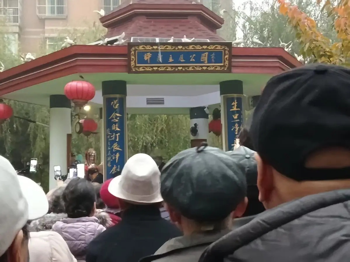 河北:唐山评剧主题公园落成暨新凤霞汉白玉像揭幕